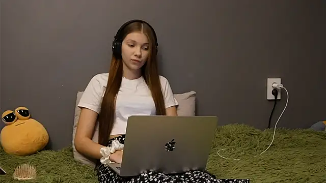 Snapshot of Softixq chatting on December 1, 2:07 pm Softixq online show from December 1, 2:07 pm