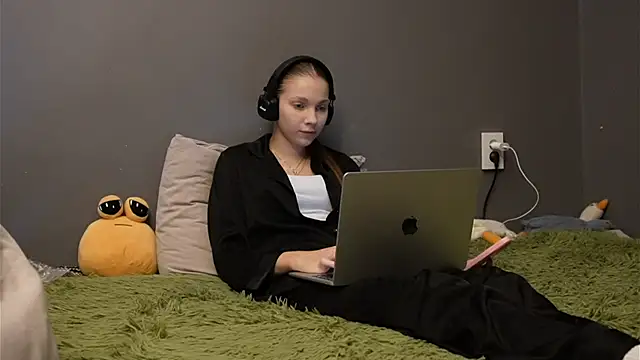 Snapshot of Softixq chatting on November 30, 3:13 pm Softixq online show from November 30, 3:13 pm