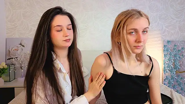 Snapshot of betweenUse chatting on December 5, 4:00 am betweenUse online show from December 5, 4:00 am