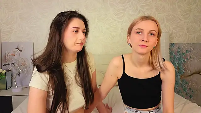 Snapshot of betweenUse chatting on December 3, 3:07 am betweenUse online show from December 3, 3:07 am