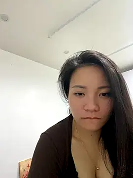 Snapshot of Bee_Yellow00 chatting on November 21, 5:56 pm Bee Yellow00 online show from November 21, 5:56 pm