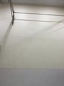 Snapshot of Bee_Yellow00 chatting on November 7, 4:39 am Bee Yellow00 online show from November 7, 4:39 am