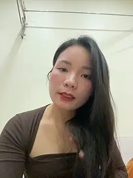 Snapshot of Bee_Yellow00 chatting on November 20, 4:57 am Bee Yellow00 online show from November 20, 4:57 am