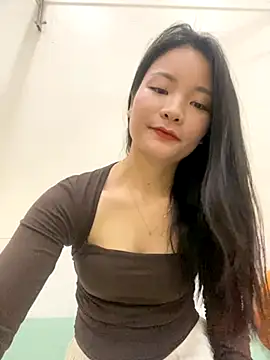 Snapshot of Bee_Yellow00 chatting on November 17, 4:38 am Bee Yellow00 online show from November 17, 4:38 am