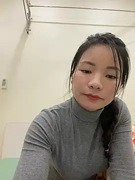 Snapshot of Bee_Yellow00 chatting on December 2, 4:36 am Bee Yellow00 online show from December 2, 4:36 am