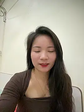 Bee Yellow00 online show from March 16, 4:42 am