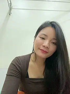 Snapshot of Bee_Yellow00 chatting on November 19, 4:45 am Bee Yellow00 online show from November 19, 4:45 am