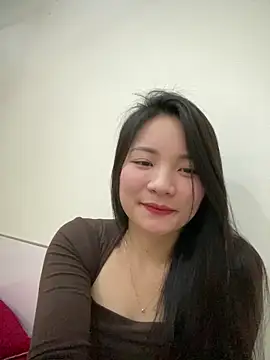 Bee Yellow00 online show from March 11, 4:50 am