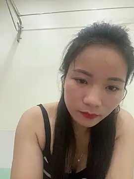 Snapshot of Bee_Yellow00 chatting on November 1, 3:13 am Bee Yellow00 online show from November 1, 3:13 am