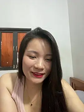 Snapshot of Bee_Yellow00 chatting on June 17, 3:50 am Bee Yellow00 online show from June 17, 3:50 am