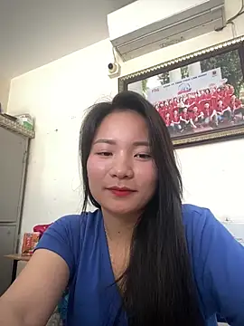 Bee Yellow00 online show from April 4, 2:40 am