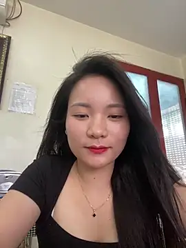 Bee Yellow00 online show from June 2, 6:02 am