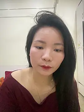 Bee Yellow00 online show from March 31, 4:47 am