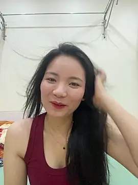 Bee Yellow00 online show from May 20, 4:53 am