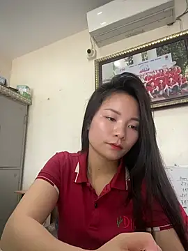 Bee Yellow00 online show from March 25, 8:46 am