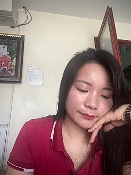Bee Yellow00 online show from April 22, 4:19 am
