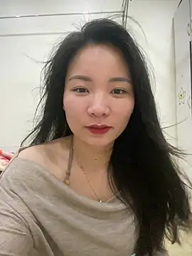 Bee Yellow00 online show from March 23, 4:34 am