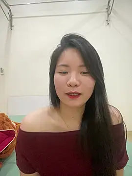 Bee Yellow00 online show from March 24, 4:45 am