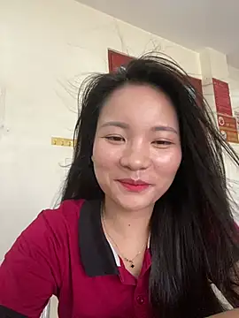 Snapshot of Bee_Yellow00 chatting on July 2, 4:40 am Bee Yellow00 online show from July 2, 4:40 am