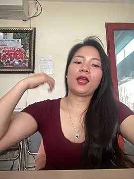 Bee Yellow00 online show from March 28, 2:56 am