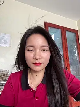 Snapshot of Bee_Yellow00 chatting on June 12, 2:31 am Bee Yellow00 online show from June 12, 2:31 am