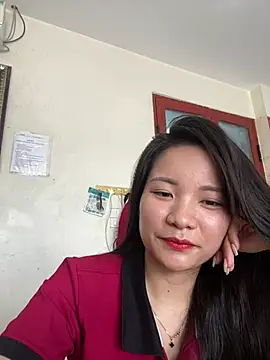 Snapshot of Bee_Yellow00 chatting on June 16, 1:49 am Bee Yellow00 online show from June 16, 1:49 am