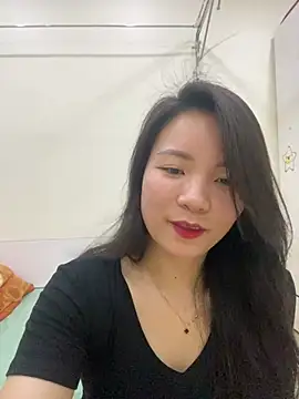 Bee Yellow00 online show from May 16, 2:21 am
