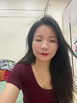 Bee Yellow00 online show from May 8, 4:38 am
