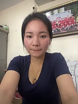 Bee Yellow00 online show from April 2, 2:08 am