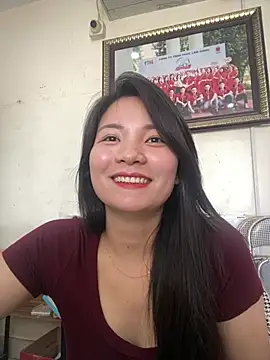 Bee Yellow00 online show from April 17, 8:17 am