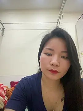 Bee Yellow00 online show from March 30, 5:09 am