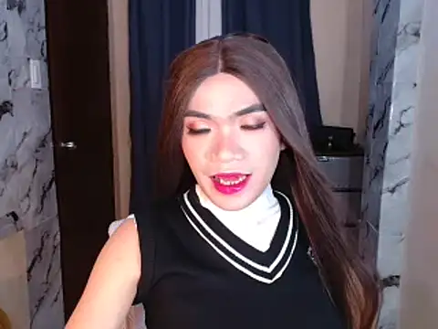 AlexaCollins0 online show from May 4, 11:46 am