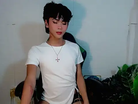 Snapshot of AsianCuteGuy21 chatting on March 12, 5:17 pm AsianCuteGuy21 online show from March 12, 5:17 pm