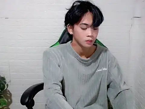 Snapshot of AsianCuteGuy21 chatting on April 5, 5:08 pm AsianCuteGuy21 online show from April 5, 5:08 pm
