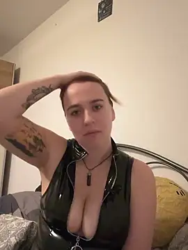 Latexaddictx  online show from November 3, 8:23 pm