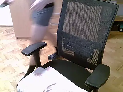 Snapshot of delayclose__ chatting on October 31, 4:36 pm delayclose online show from October 31, 4:36 pm