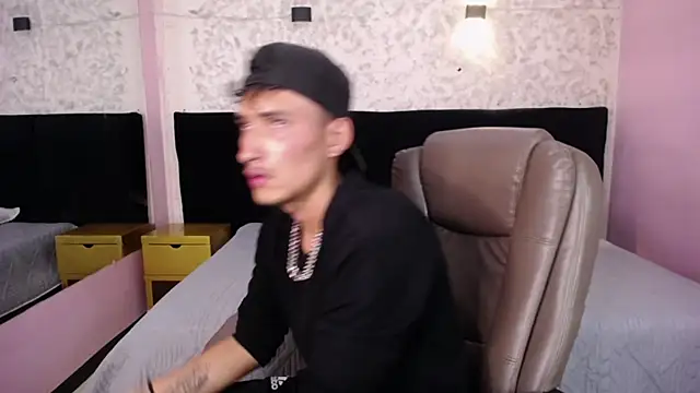 Snapshot of SavageLover_ chatting on November 25, 3:40 am SavageLover online show from November 25, 3:40 am