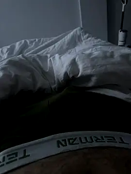 Snapshot of Just__Fun chatting on December 18, 2:49 am Just Fun online show from December 18, 2:49 am