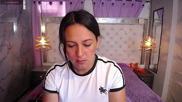 Snapshot of Melissa-roberts chatting on November 18, 8:23 pm Melissa-roberts online show from November 18, 8:23 pm