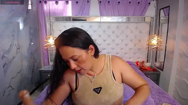 Snapshot of Melissa-roberts chatting on November 12, 7:18 pm Melissa-roberts online show from November 12, 7:18 pm