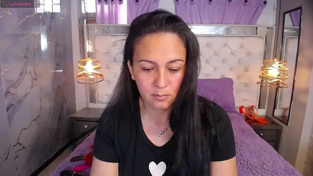 Snapshot of Melissa-roberts chatting on December 2, 7:15 pm Melissa-roberts online show from December 2, 7:15 pm