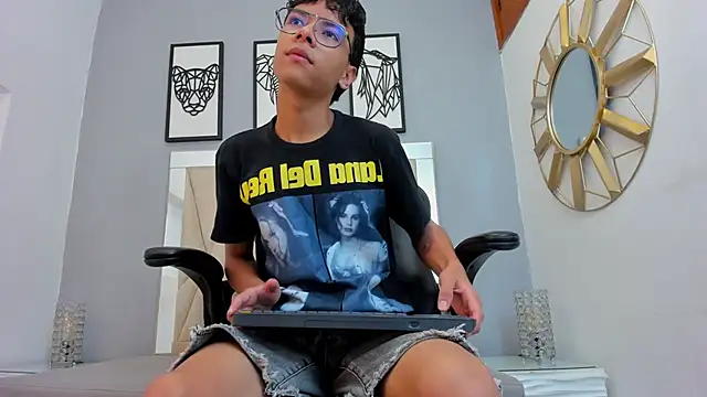 adams bobby online show from April 8, 11:22 am