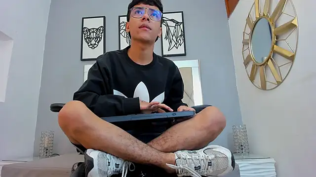 adams bobby online show from April 12, 11:02 am