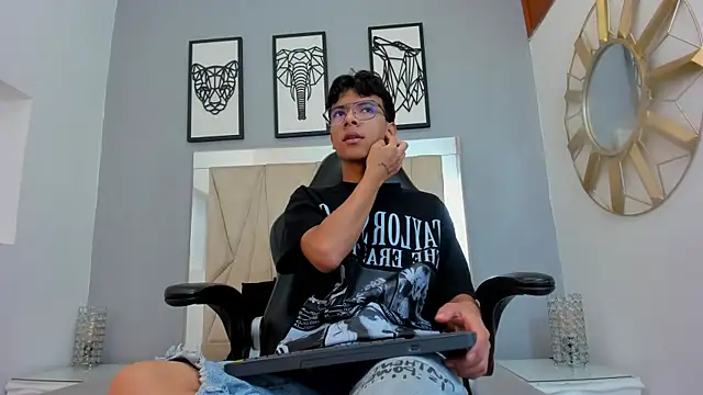 adams bobby online show from April 7, 11:01 am