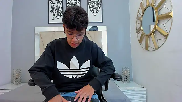 adams bobby online show from December 21, 11:34 am