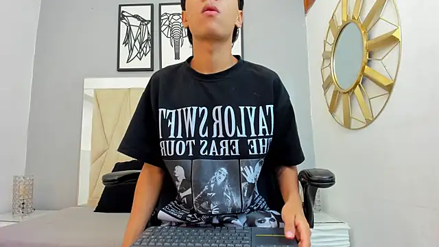 adams bobby online show from December 18, 11:36 am