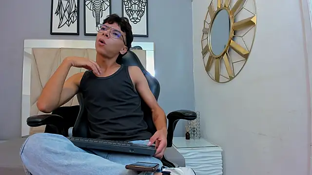 adams bobby online show from December 15, 11:38 am