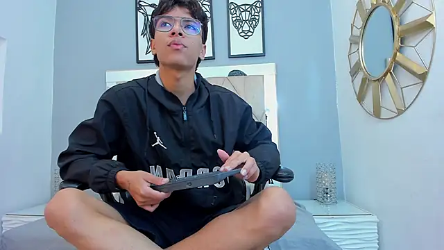 adams bobby online show from December 22, 11:43 am