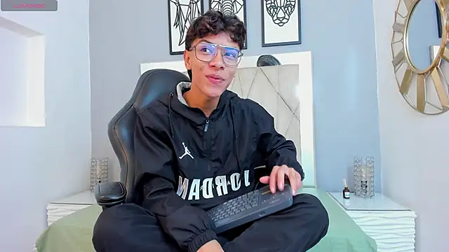 adams bobby online show from November 30, 11:22 am