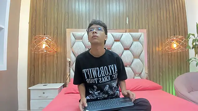 adams bobby online show from January 17, 11:25 am